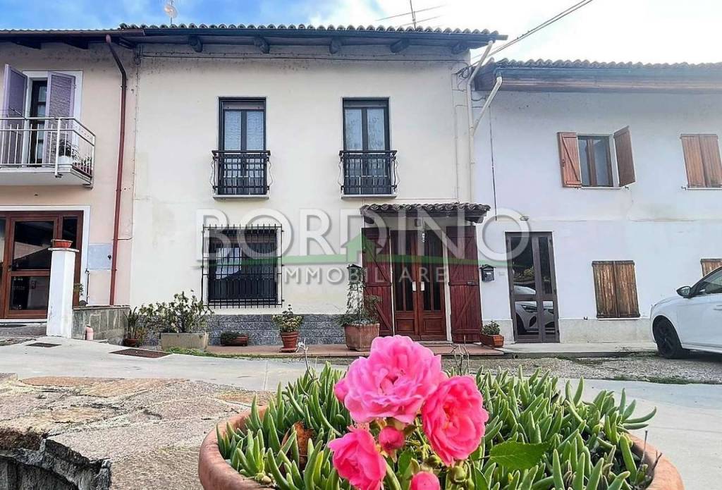 Casa Indipendente in vendita a Neive via Valledoglio snc
