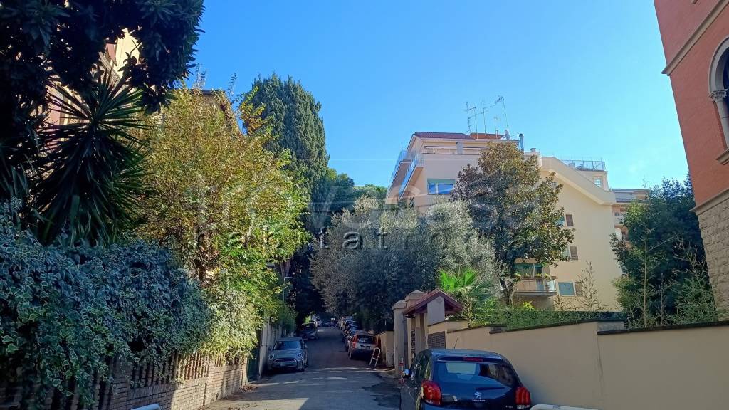 Appartamento in vendita a Roma via Nepi