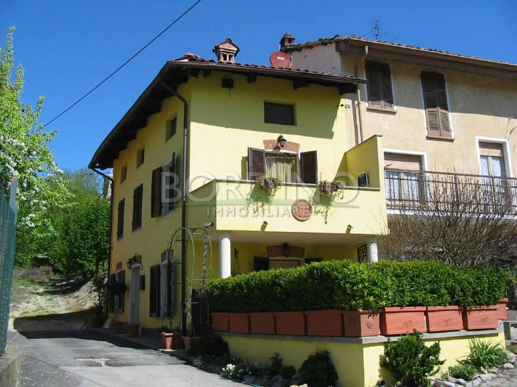 Casa Indipendente in vendita a Govone via Montaldo snc