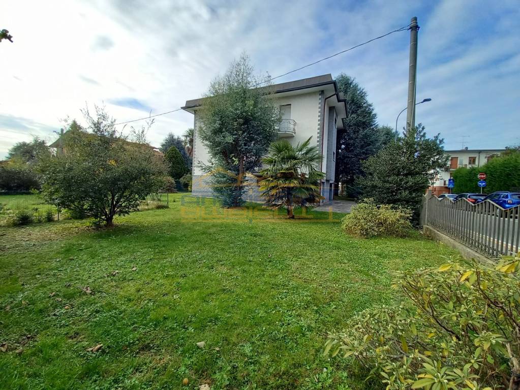 Villa in vendita a Osnago via Guglielmo Marconi, 21