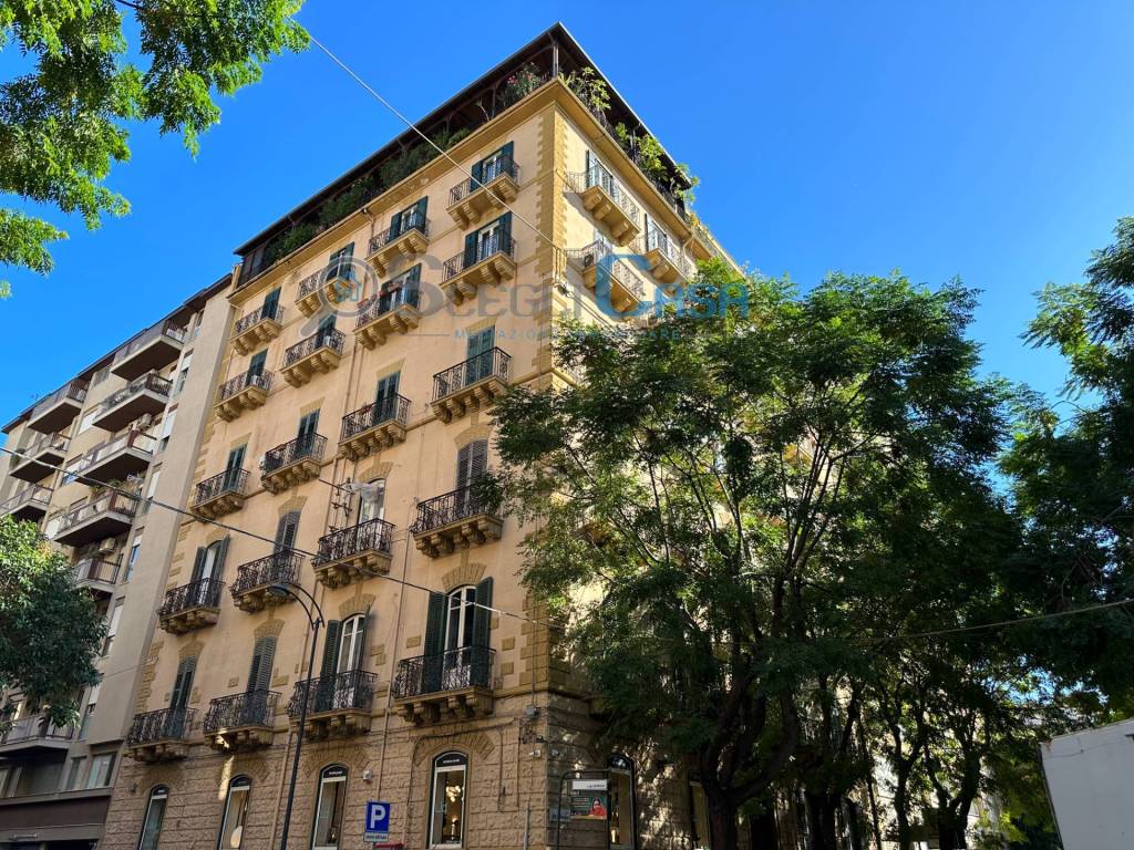 Magazzino in vendita a Palermo via 20 Settembre, 9