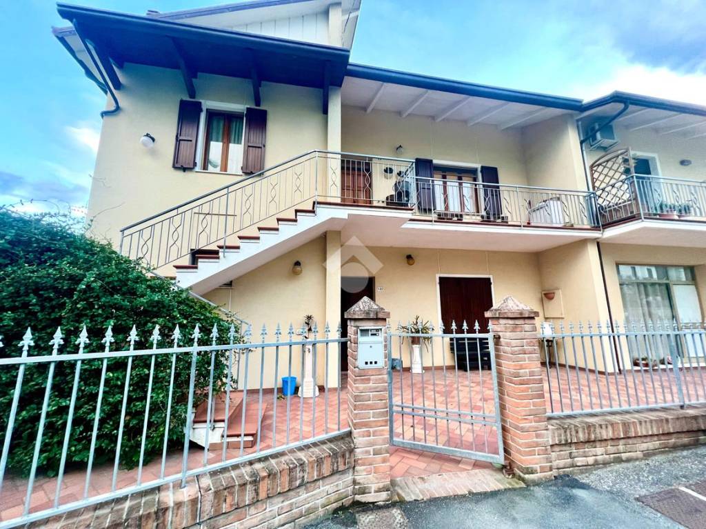 Villa Bifamiliare in vendita a Borghi via Roma, 122