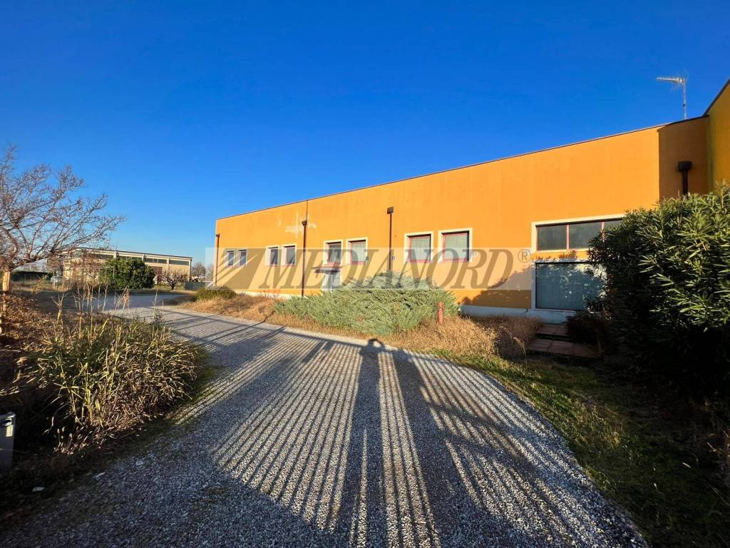 Capannone Industriale in vendita a Morengo via c.Campo d'ocho, 30/32