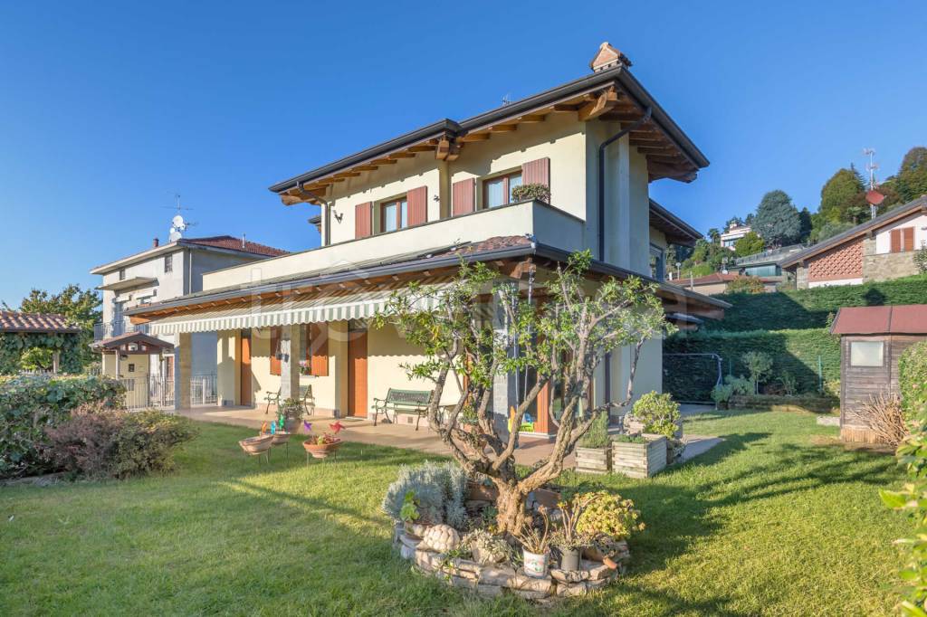 Villa Bifamiliare in vendita a Merate via Michelangelo Buonarroti, 5