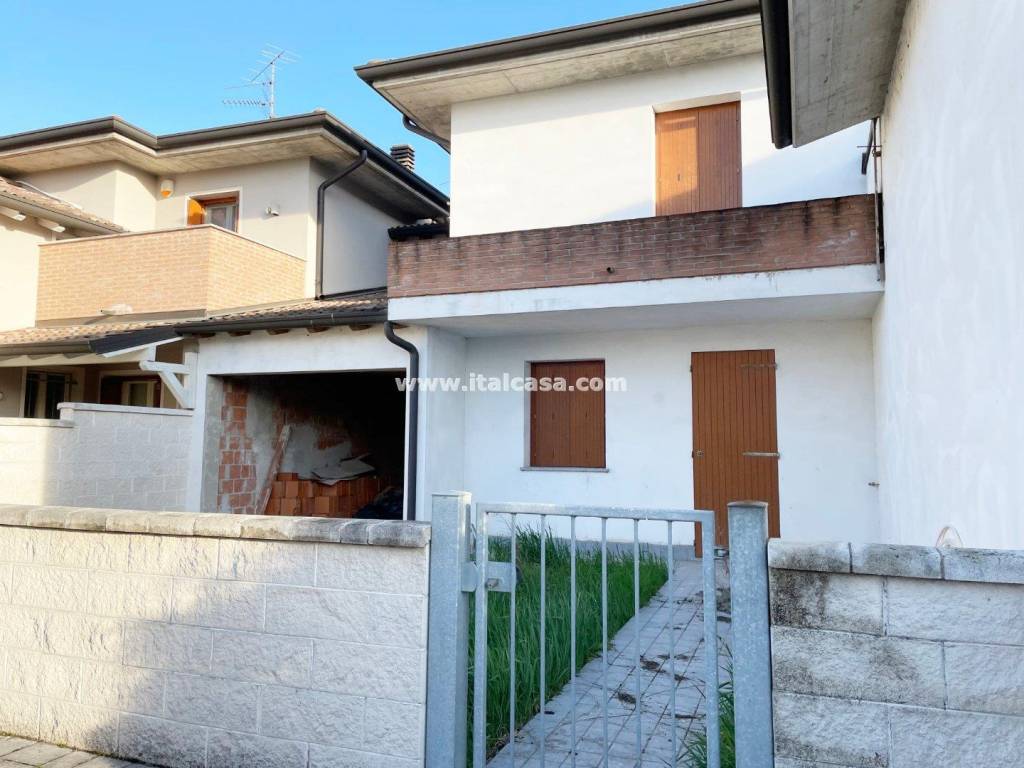 Villa a Schiera in vendita a Porto Mantovano