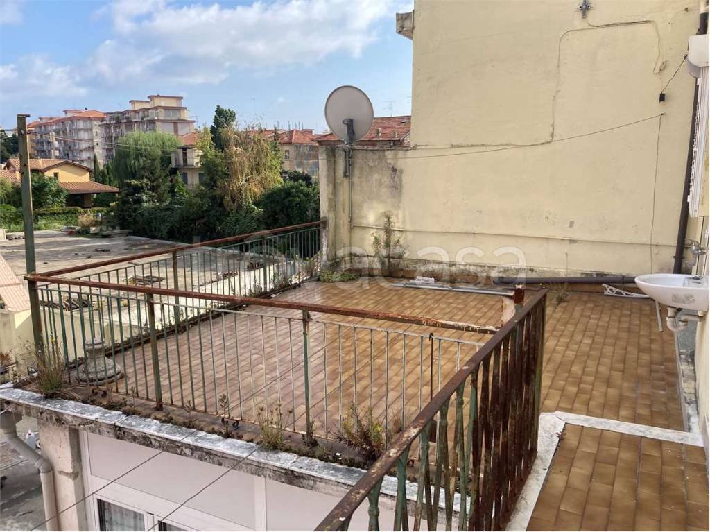 Appartamento in vendita ad Albenga viale Pontelungo