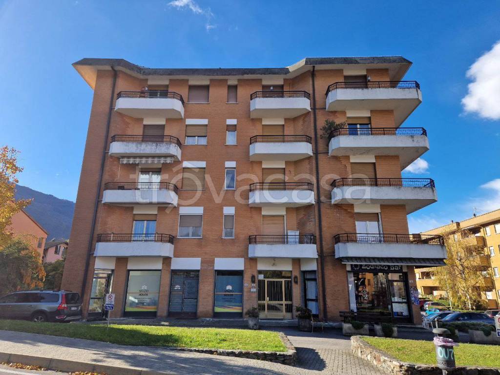 Appartamento in vendita a Colico via Villatico, 24