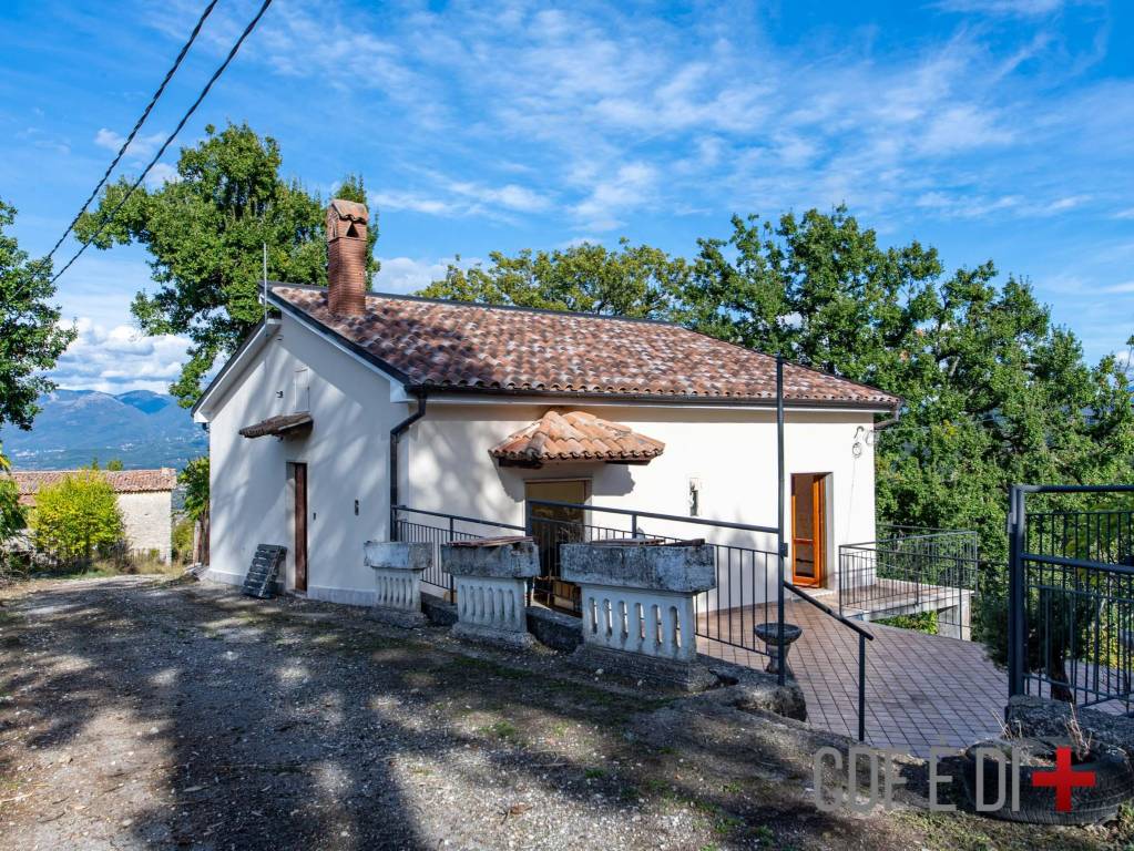 Villa in vendita a Rieti via Colle Santo Stefano
