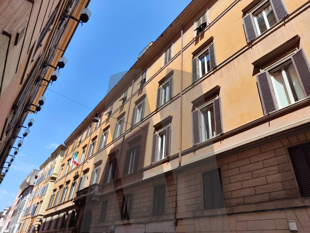 Appartamento in vendita a Roma via della Scrofa