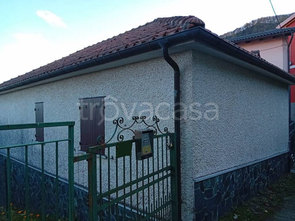 Villa in vendita a Lumarzo frazione Pannesi