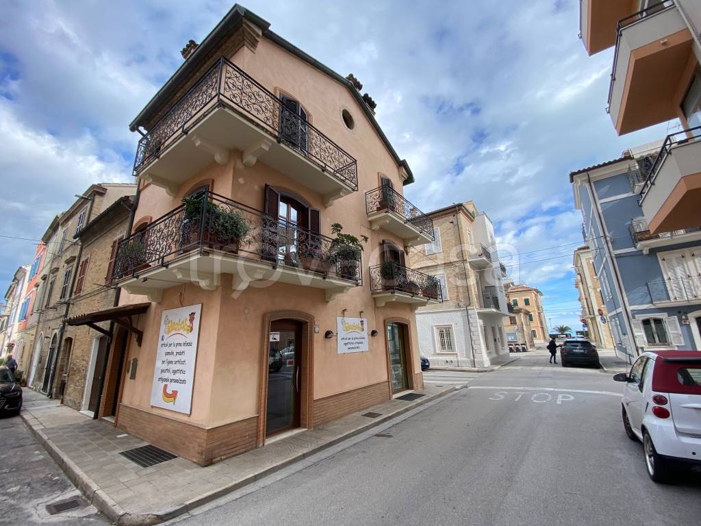 Casa Indipendente in vendita a Porto Recanati via Raffaello d'Urbino