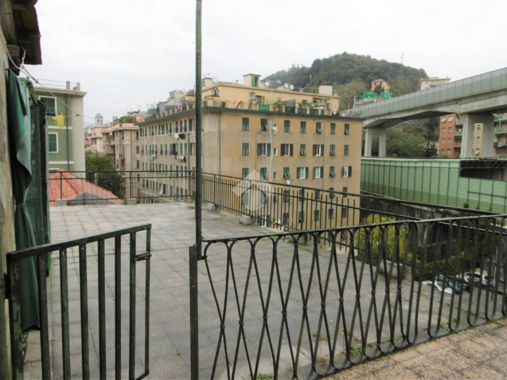 Appartamento in vendita a Genova via Giro del Vento, 66