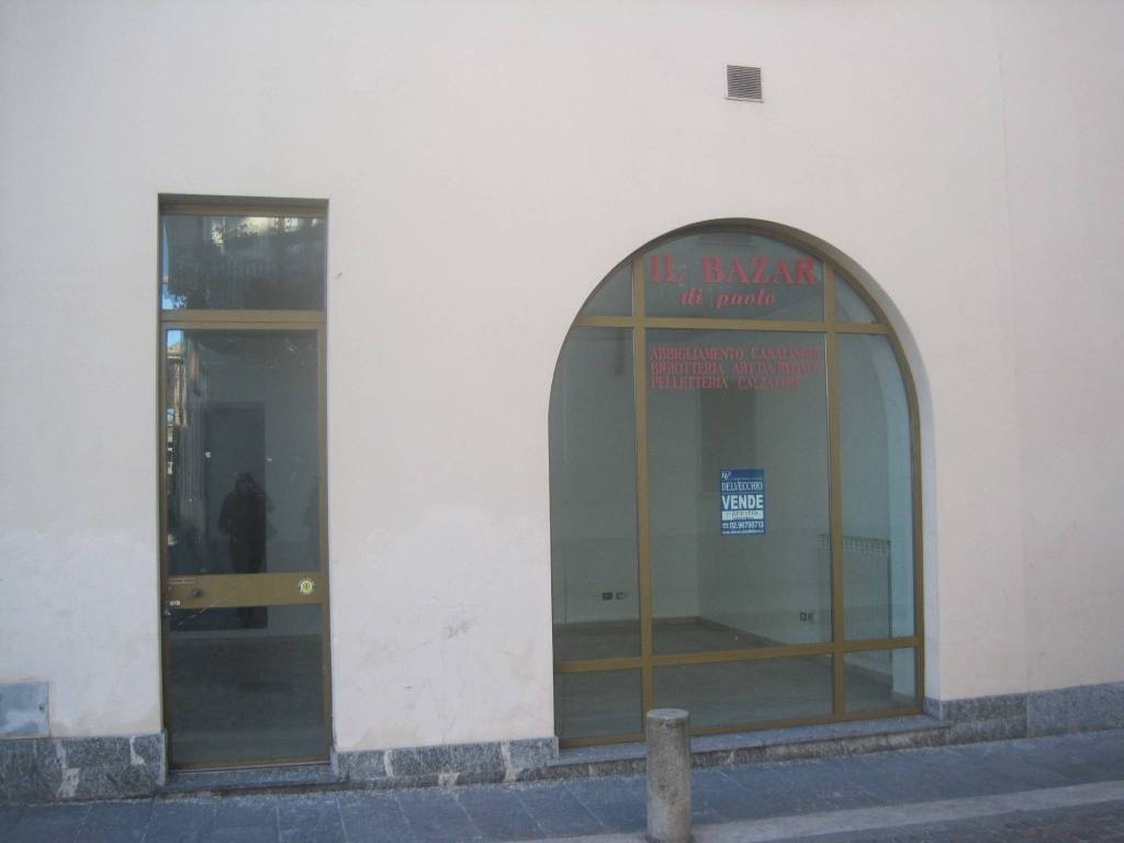 Negozio in affitto a Solaro via Giuseppe Mazzini