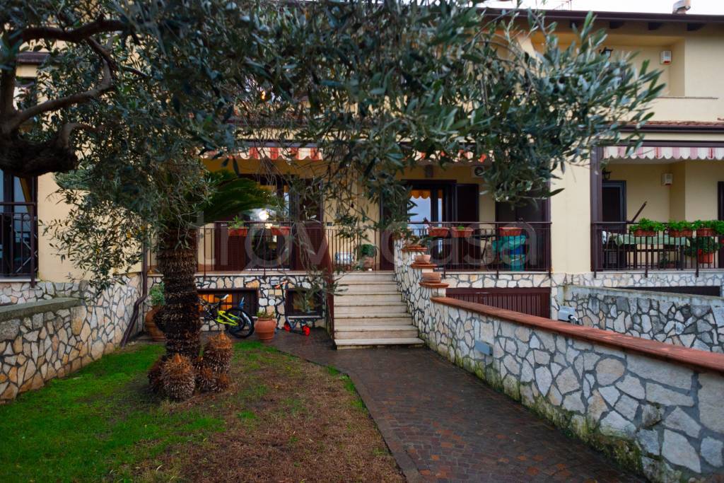 Villa a Schiera in vendita a Giugliano in Campania strada Provinciale Santa Maria a Cubito Giugliano, 122