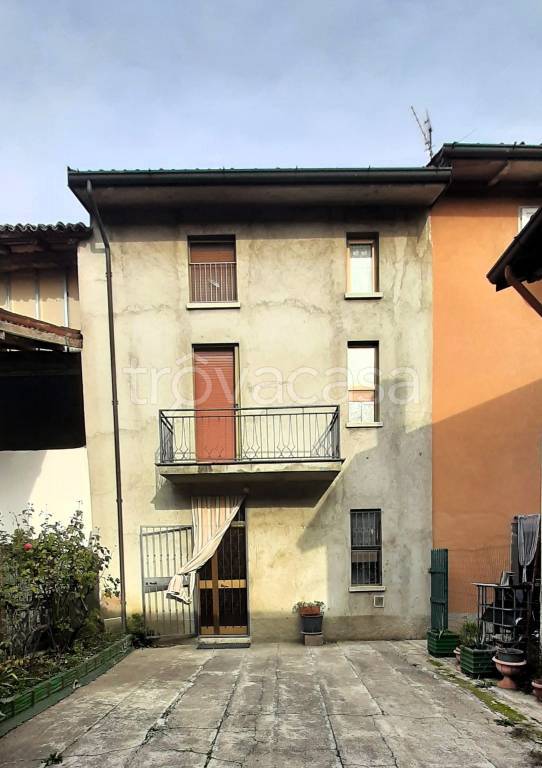 Casa Indipendente in vendita a Fara Olivana con Sola via San Lorenzo