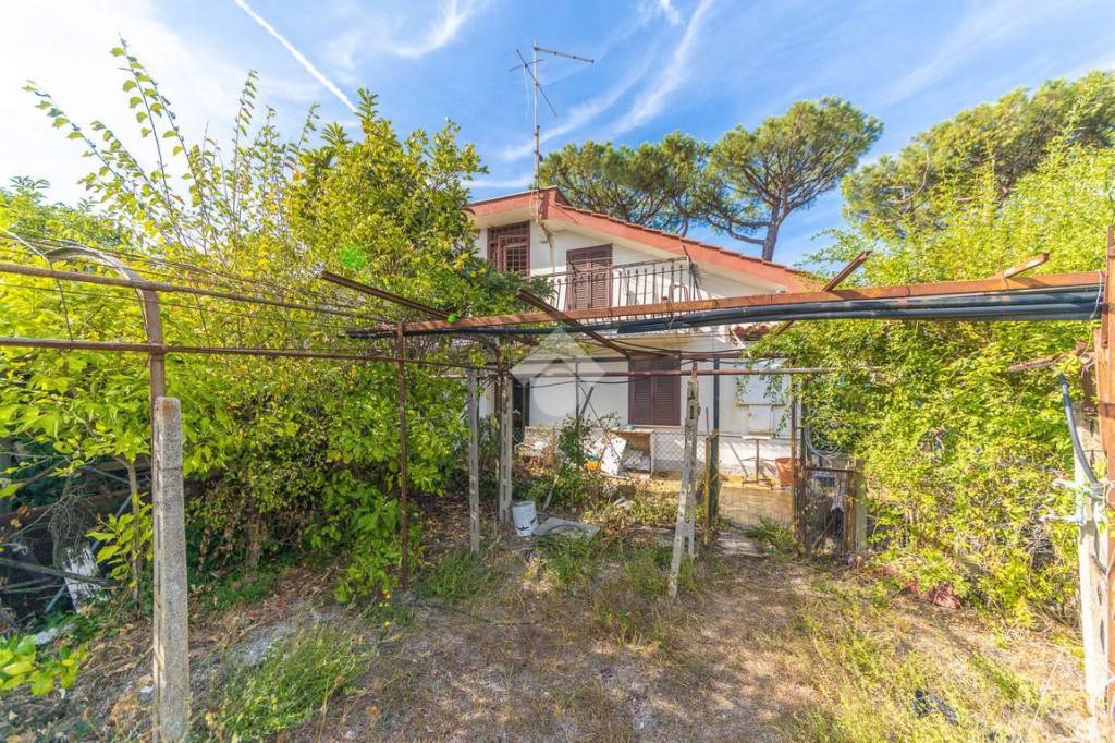 Villa Bifamiliare in vendita ad Albano Laziale via Traspontina, 3