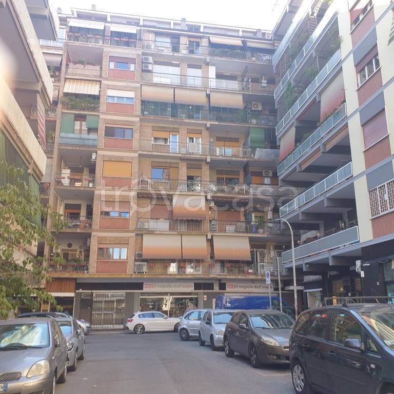 Appartamento in vendita a Roma via Castel Colonna