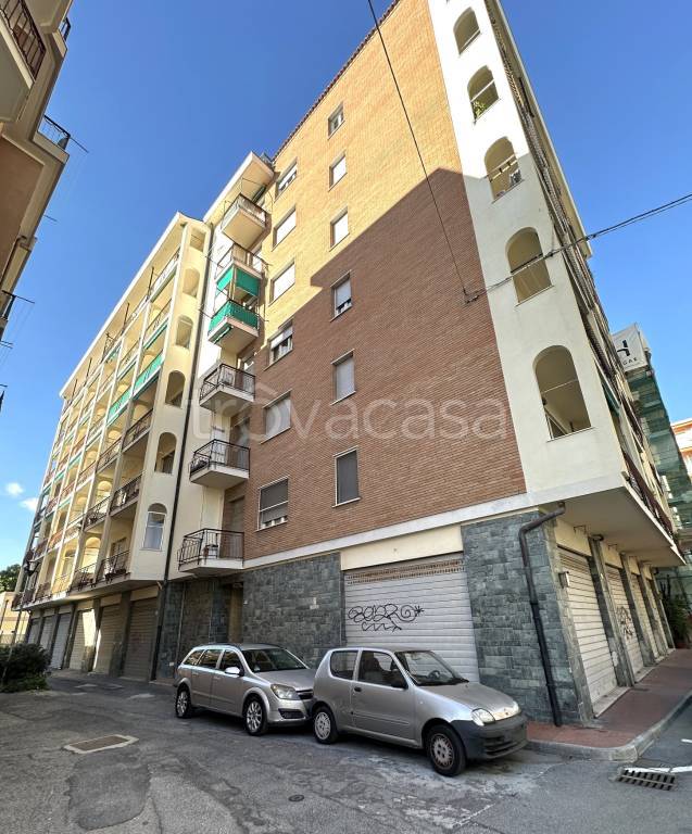 Appartamento in vendita ad Albenga via Venezia