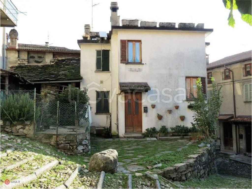 Casa Indipendente in in vendita da privato a Faggeto Lario via Bella, 2