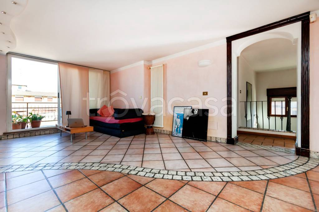 Appartamento in vendita a Roma via Giovanni Fantoni, 8