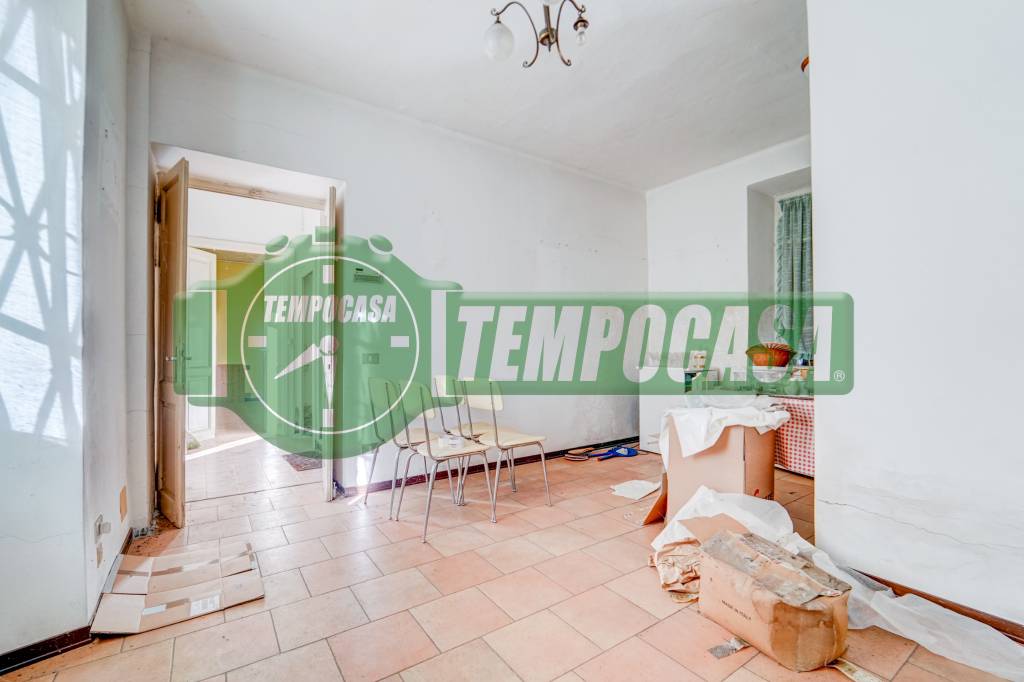 Villa in vendita a Laveno-Mombello via Michelangelo Buonarroti