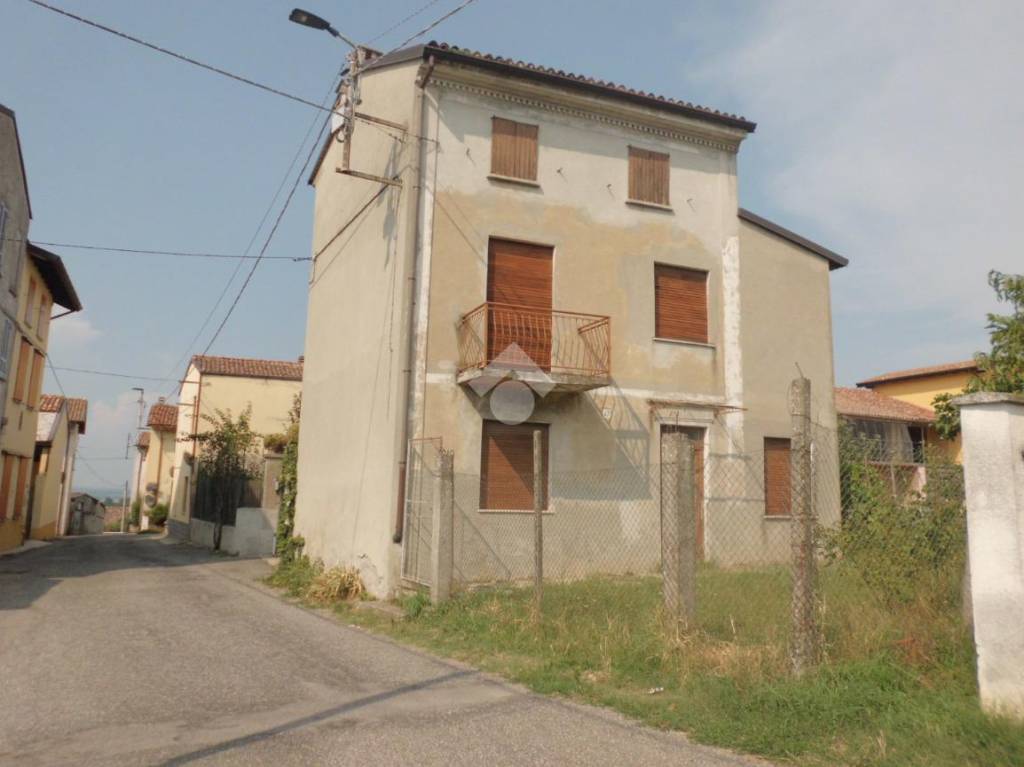 Casa Indipendente in vendita a Stradella località casa massimini, 47