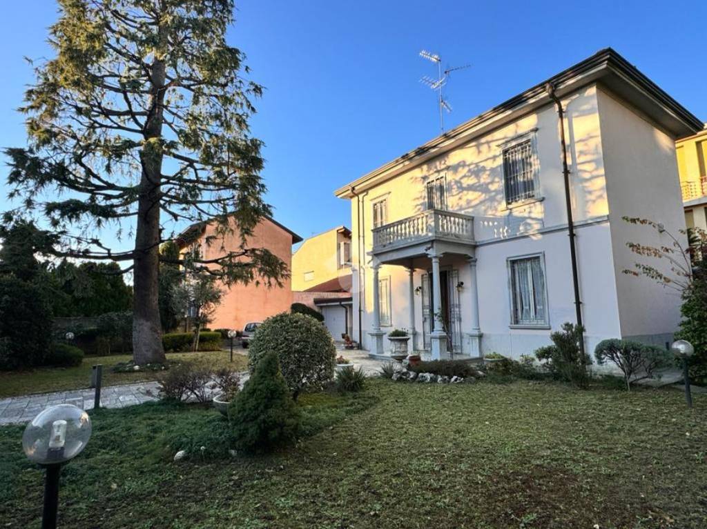 Villa in vendita a Seregno via Umberto Primo, 1