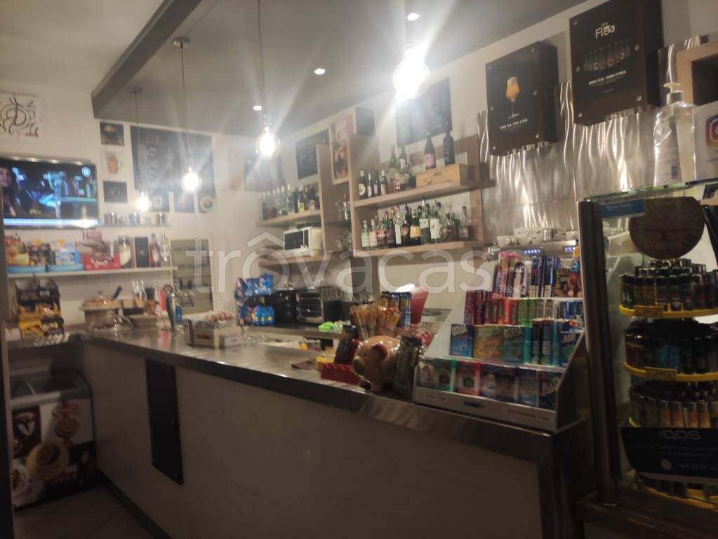 Bar in vendita ad Azzano San Paolo via Piave