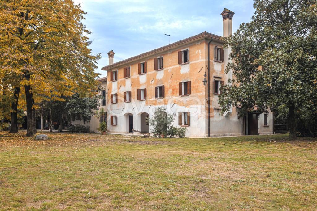 Villa Bifamiliare in vendita a Paese via Montello