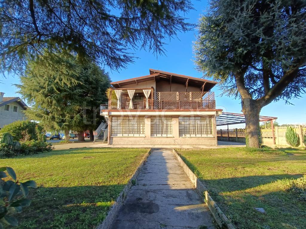 Villa Bifamiliare in vendita ad Arconate corso America 130