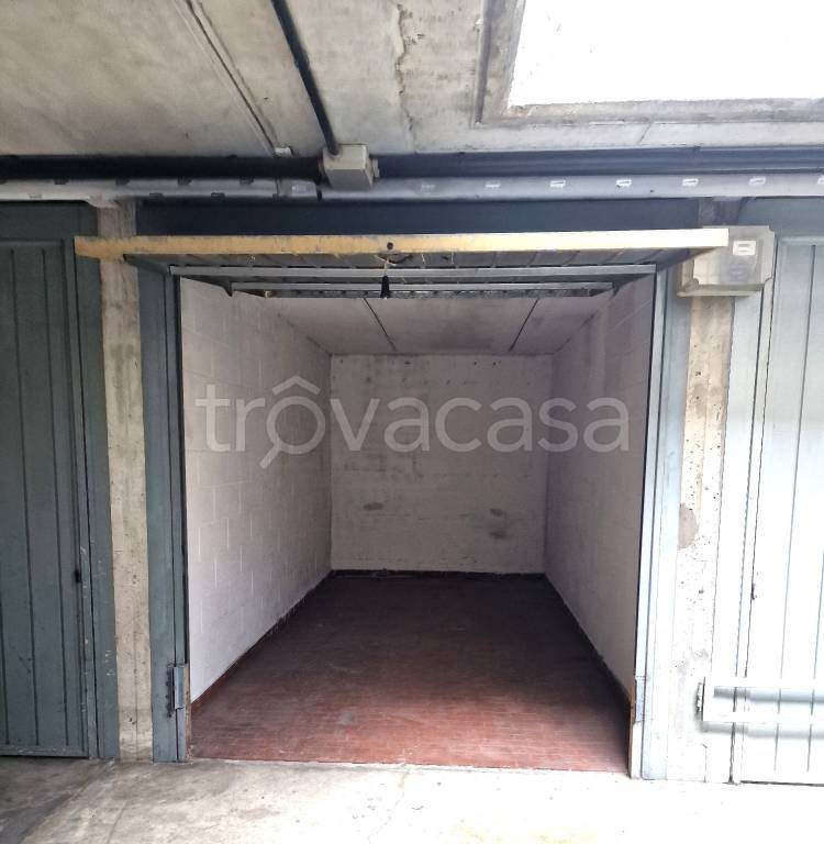 Garage in vendita a Milano via Costantino Baroni, 32