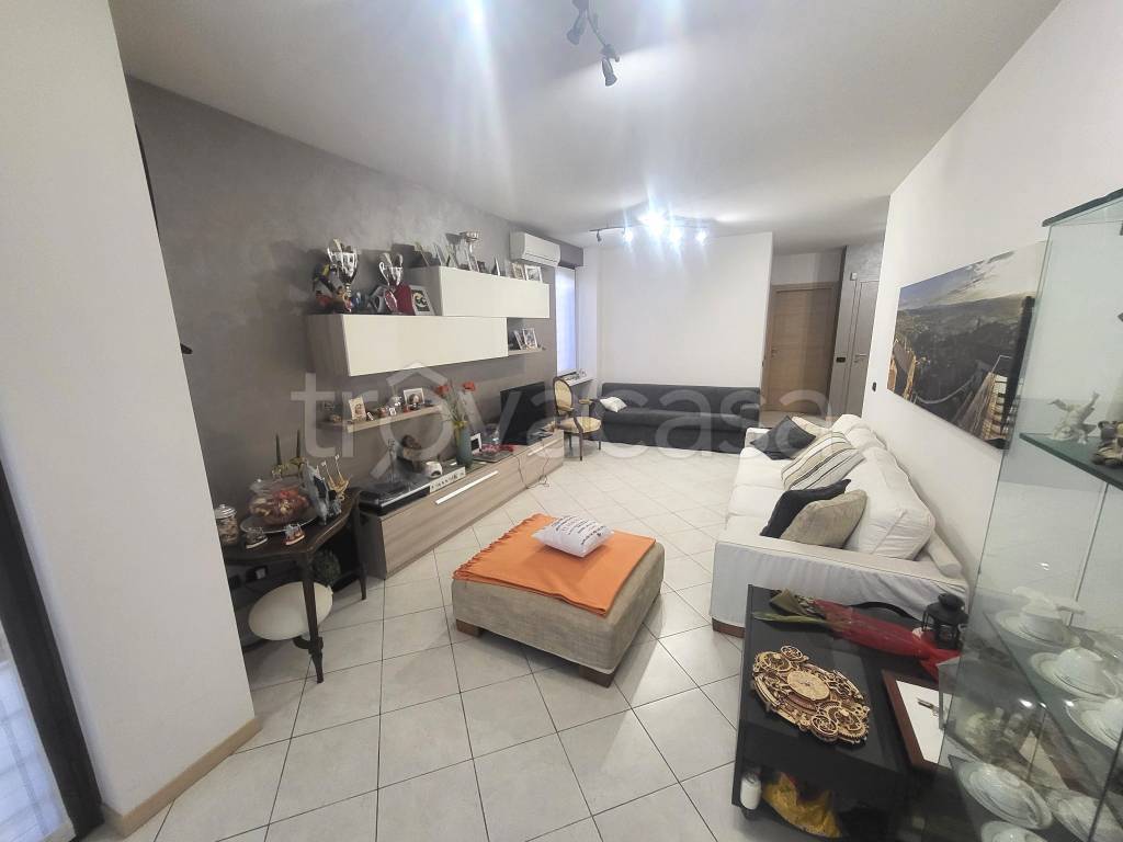 Appartamento in vendita a Desio via Serenella