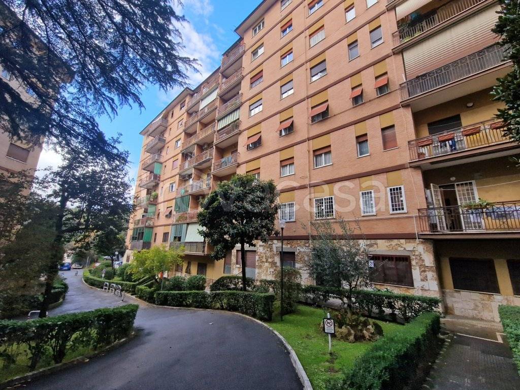 Appartamento in vendita a Roma via di Valle Aurelia, 134
