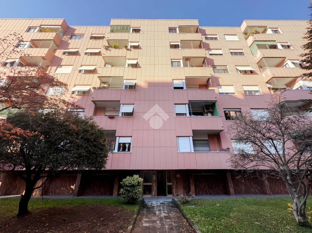 Appartamento in vendita a Milano via Antonio Cechov, 20