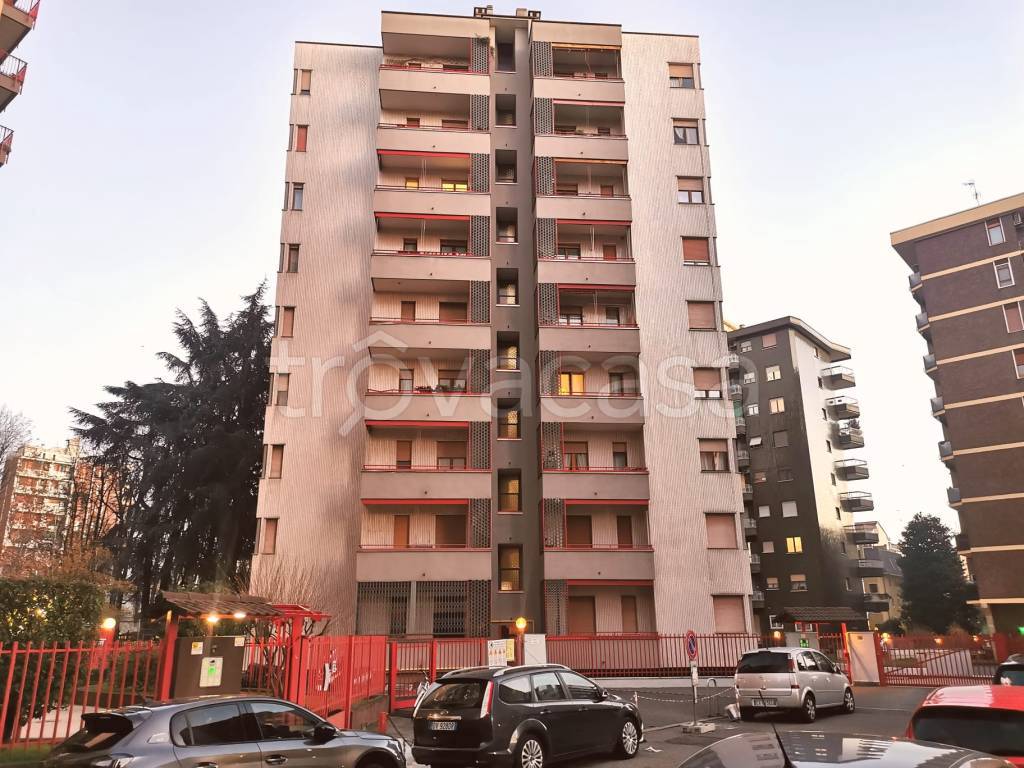 Appartamento in vendita a Sesto San Giovanni via Giacomo Leopardi, 241
