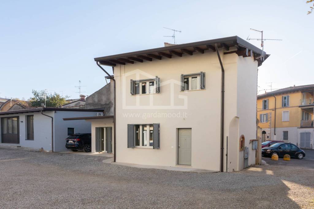 Villa Bifamiliare in vendita a Lonato del Garda via Regia Antica, 32
