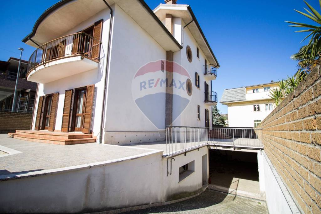 Villa in vendita a Torre de' Passeri via fara vecchia, 41