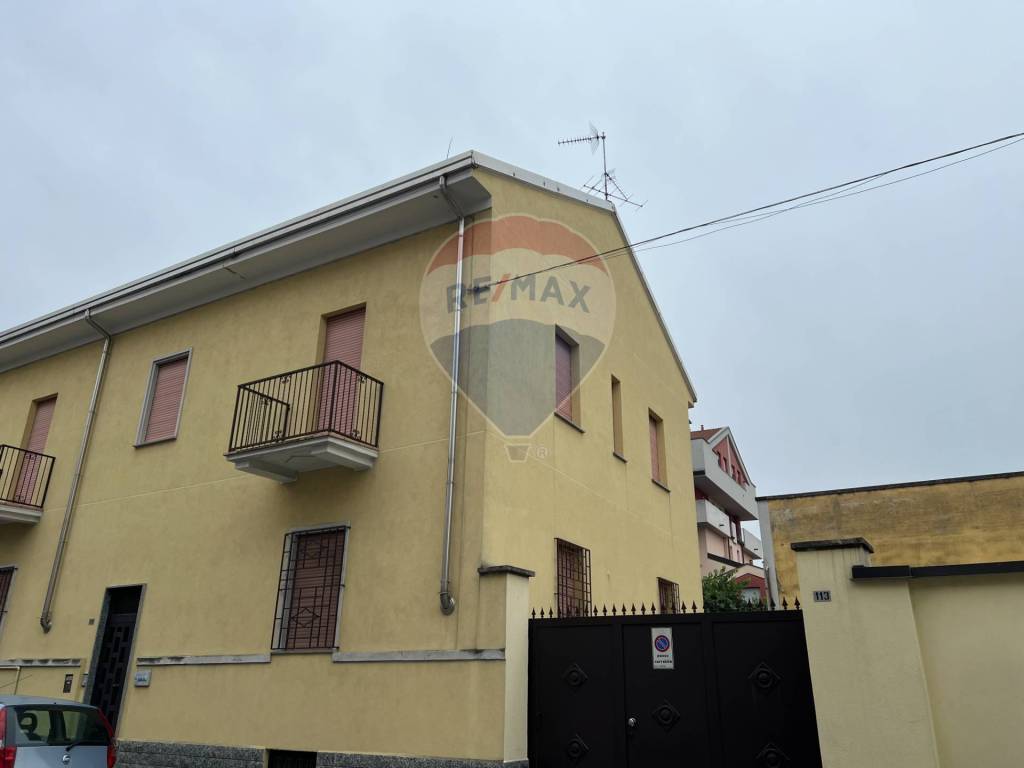 Villa in vendita a Legnano via flora, 111