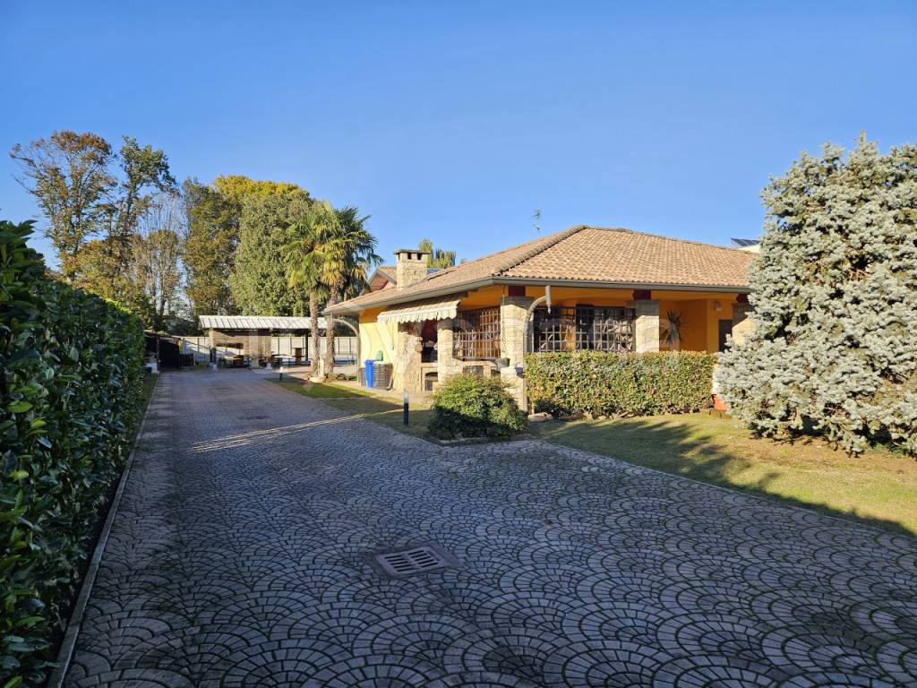 Villa in vendita a Calvenzano via Blini, 7