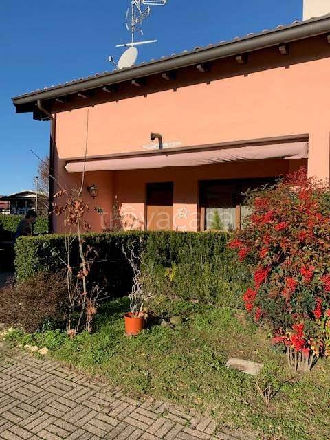 Villa Bifamiliare in vendita a Castelletto sopra Ticino via massimo d'antona