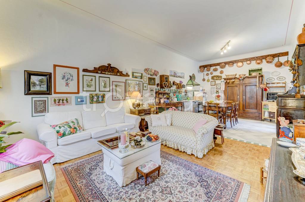 Villa in vendita ad Albizzate via Guglielmo Marconi