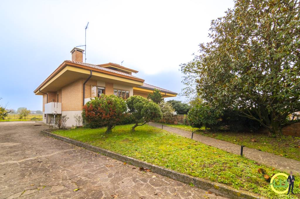 Villa Bifamiliare in vendita a Codroipo via Gianfrancesco da Tolmezzo, 41