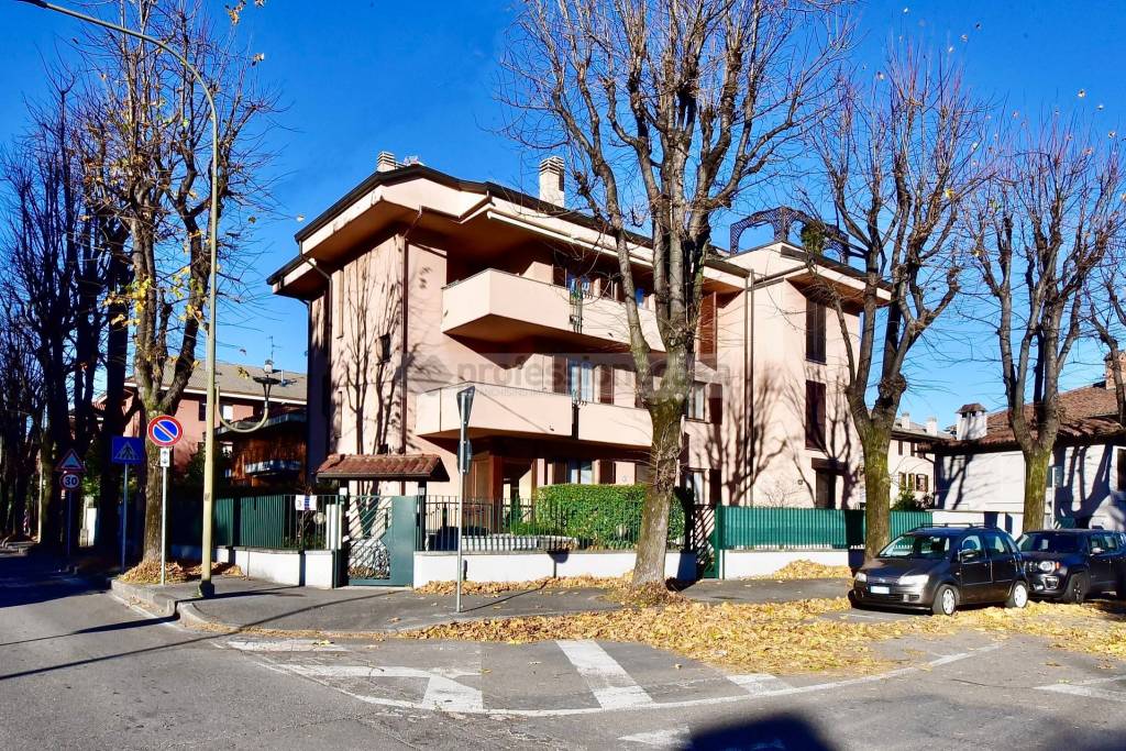 Appartamento in vendita a Desio via Pietro Mascagni, 37