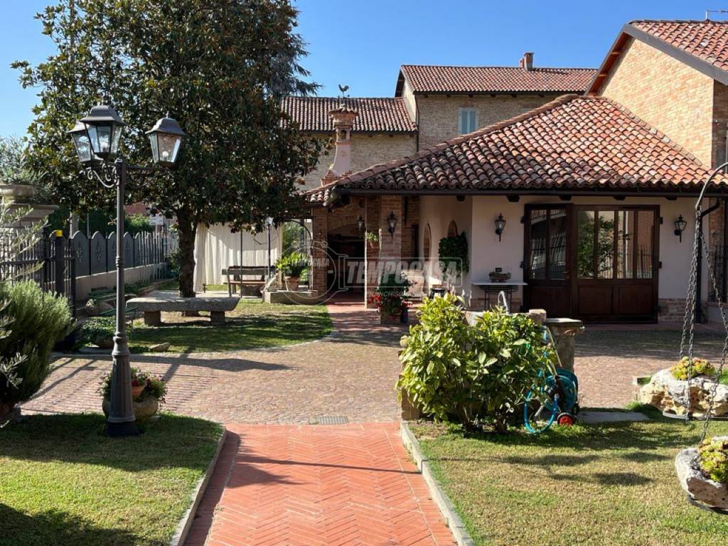 Villa in vendita a Magliano Alfieri via Armando Diaz, 26