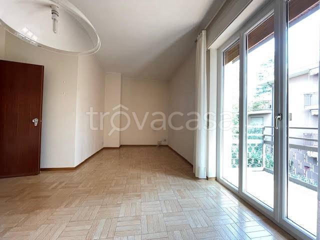 Appartamento in vendita a Varese via Guercino, 34