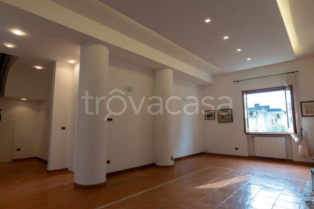 Villa in vendita a Salerno via Casa Manzo, 25