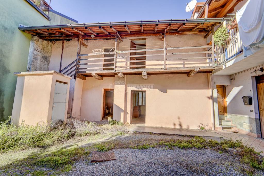 Casa Indipendente in vendita a Golasecca via Monte Grappa