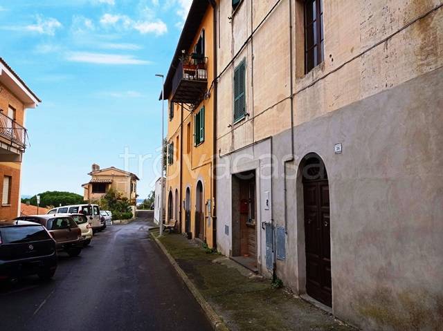 Appartamento in vendita a Bracciano via Carlo Cattaneo