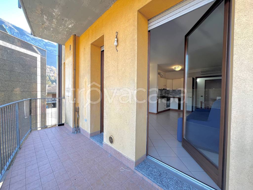 Appartamento in vendita a Casazza piazza San Lorenzo, 2