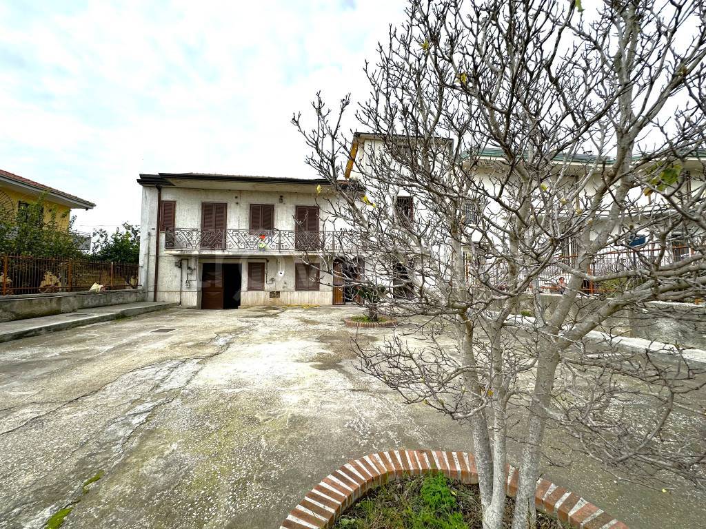 Casa Indipendente in vendita a Maddaloni via Cancello, 87